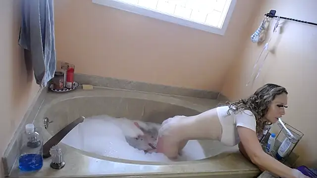 MoonlightMaybell online show from 5, 10, 2025