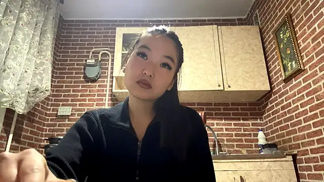 Snapshot of EmmaLeexth chatting on 6, 11, 2025 EmmaLeexth online show from 6, 11, 2025