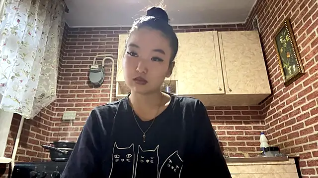 Snapshot of EmmaLeexth chatting on 7, 11, 2025 EmmaLeexth online show from 7, 11, 2025