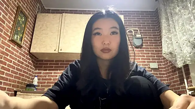 Snapshot of EmmaLeexth chatting on 10, 11, 2025 EmmaLeexth online show from 10, 11, 2025