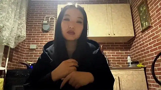 Snapshot of EmmaLeexth chatting on 16, 11, 2025 EmmaLeexth online show from 16, 11, 2025