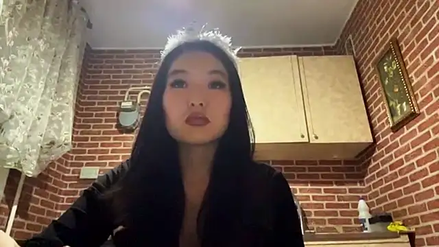 Snapshot of EmmaLeexth chatting on 18, 11, 2025 EmmaLeexth online show from 18, 11, 2025