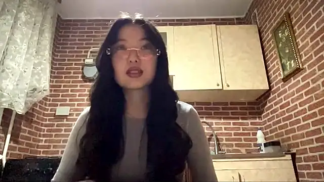 Snapshot of EmmaLeexth chatting on 23, 11, 2025 EmmaLeexth online show from 23, 11, 2025