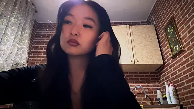 Snapshot of EmmaLeexth chatting on 14, 12, 2025 EmmaLeexth online show from 14, 12, 2025