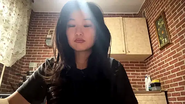 EmmaLeexth online show from 10, 3, 2026