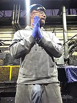 Snapshot of Justahungdad chatting on 17, 11, 2025 Justahungdad online show from 17, 11, 2025