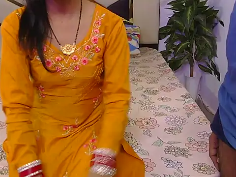 Snapshot of Lovelyy-couple chatting on 11, 11, 2025 Lovelyy-couple online show from 11, 11, 2025