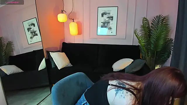 Layla Glam online show from 19, 10, 2025