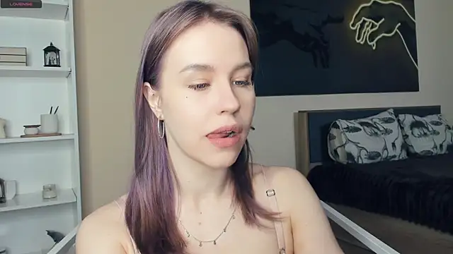 Snapshot of MaliaBourraine chatting on 15, 6, 2026 MaliaBourraine online show from 15, 6, 2026