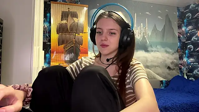 Snapshot of Elira_Breeze chatting on 5, 12, 2025 Elira Breeze online show from 5, 12, 2025