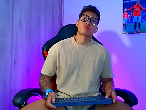 Snapshot of evan_greey chatting on 10, 10, 2025 evan greey online show from 10, 10, 2025