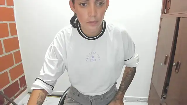 Snapshot of catalinacoxx chatting on 13, 10, 2025 catalinacoxx online show from 13, 10, 2025