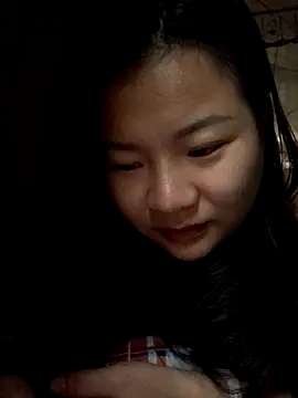 Snapshot of emiu_xinh03 chatting on 7, 10, 2025 emiu xinh03 online show from 7, 10, 2025