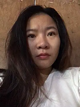 Snapshot of emiu_xinh03 chatting on 23, 10, 2025 emiu xinh03 online show from 23, 10, 2025