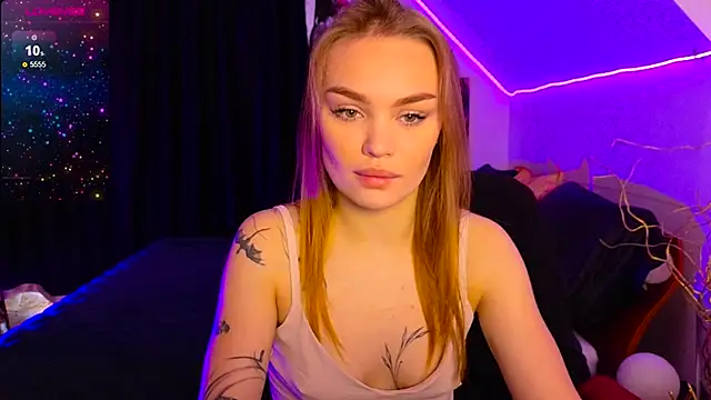 Snapshot of KitsyMoore chatting on 1, 10, 2025 KitsyMoore online show from 1, 10, 2025