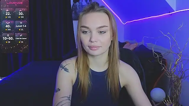 Snapshot of KitsyMoore chatting on 6, 10, 2025 KitsyMoore online show from 6, 10, 2025