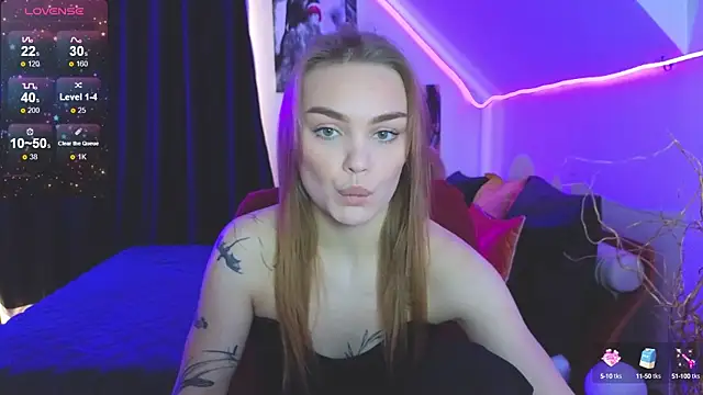 Snapshot of KitsyMoore chatting on 11, 10, 2025 KitsyMoore online show from 11, 10, 2025