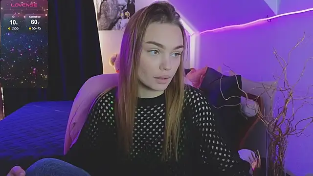 Snapshot of KitsyMoore chatting on 18, 10, 2025 KitsyMoore online show from 18, 10, 2025