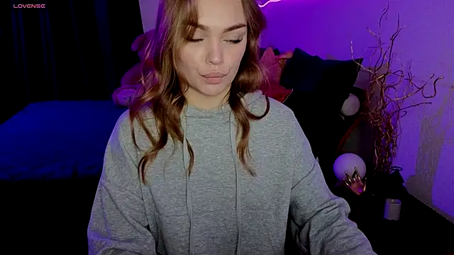 Snapshot of KitsyMoore chatting on 18, 11, 2025 KitsyMoore online show from 18, 11, 2025