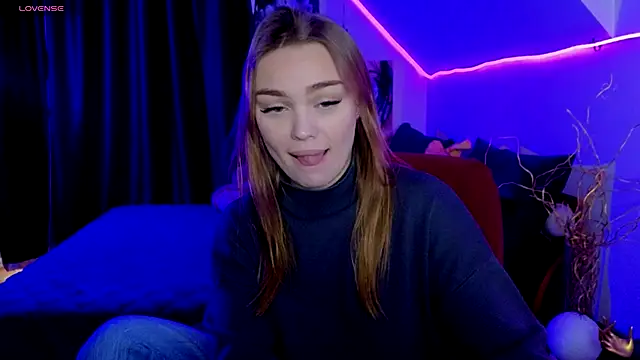 Snapshot of KitsyMoore chatting on 24, 11, 2025 KitsyMoore online show from 24, 11, 2025