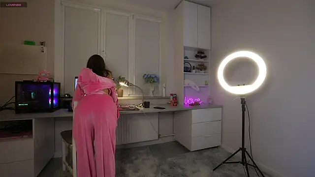 Snapshot of lovekissmes chatting on 2, 11, 2025 lovekissmes online show from 2, 11, 2025