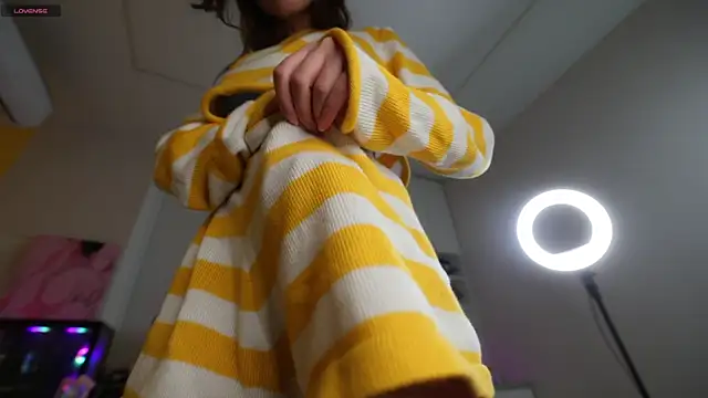 Snapshot of lovekissmes chatting on 4, 11, 2025 lovekissmes online show from 4, 11, 2025