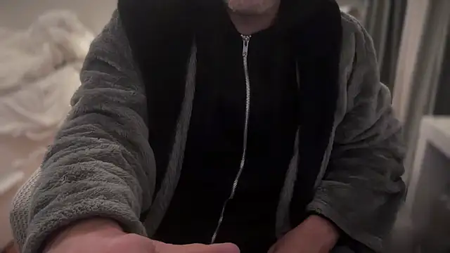 Snapshot of crisso06 chatting on 22, 11, 2025 crisso06 online show from 22, 11, 2025