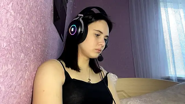 Snapshot of MollyPartey chatting on 1, 10, 2025 MollyPartey online show from 1, 10, 2025