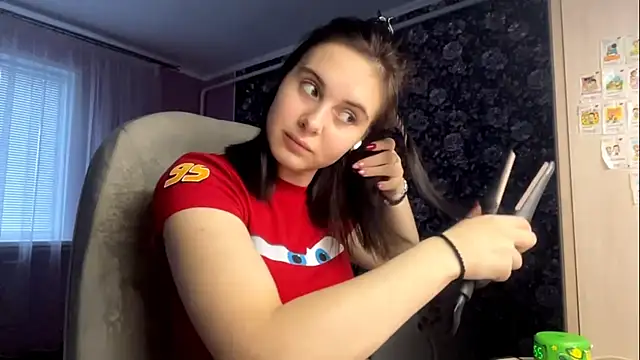 Snapshot of MollyPartey chatting on 5, 10, 2025 MollyPartey online show from 5, 10, 2025