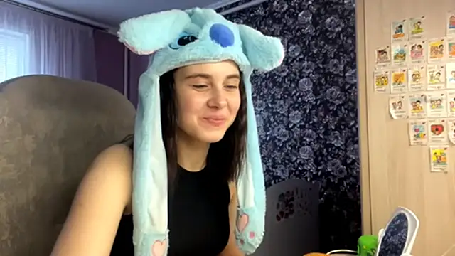 Snapshot of MollyPartey chatting on 8, 10, 2025 MollyPartey online show from 8, 10, 2025