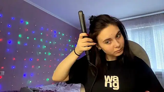 Snapshot of MollyPartey chatting on 14, 10, 2025 MollyPartey online show from 14, 10, 2025