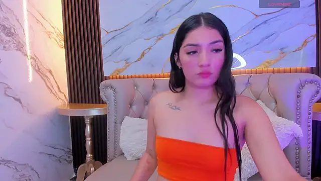 Snapshot of MIA_RUSSELL_ chatting on 4, 10, 2025 MIA RUSSELL online show from 4, 10, 2025