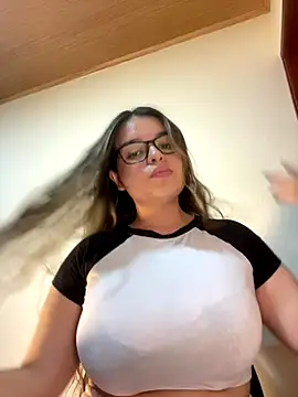 Snapshot of Aphrill chatting on 2, 11, 2025 Aphrill online show from 2, 11, 2025