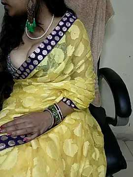 Snapshot of Hey_Jully chatting on 5, 11, 2025 Hey Jully online show from 5, 11, 2025