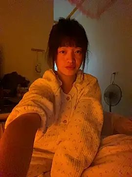 Snapshot of Tramy_xx chatting on 10, 7, 2026 Tramy xx online show from 10, 7, 2026
