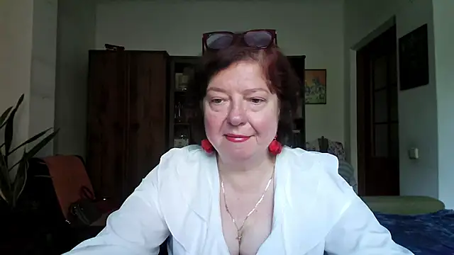 Snapshot of Violet_Pulse chatting on 5, 6, 2026 Violet Pulse online show from 5, 6, 2026
