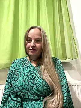 Snapshot of B_i_r_d_i_e chatting on 1, 10, 2025 B i r d i e online show from 1, 10, 2025