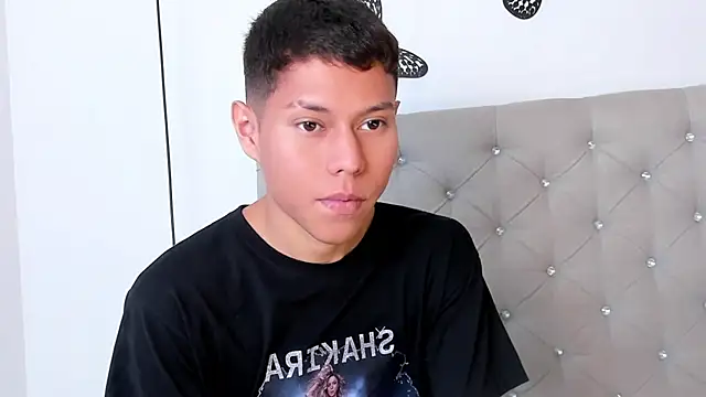 Snapshot of Little_liam chatting on 15, 10, 2025 Little liam online show from 15, 10, 2025