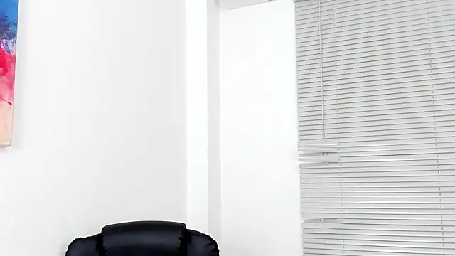 Snapshot of Little_liam chatting on 18, 10, 2025 Little liam online show from 18, 10, 2025