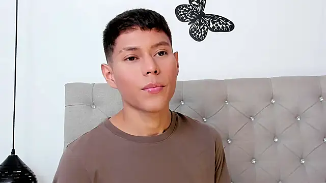 Snapshot of Little_liam chatting on 28, 10, 2025 Little liam online show from 28, 10, 2025