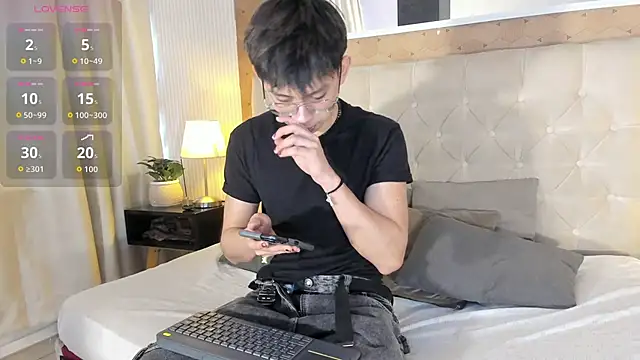 Snapshot of liam_twiink chatting on 9, 11, 2025 liam twiink online show from 9, 11, 2025