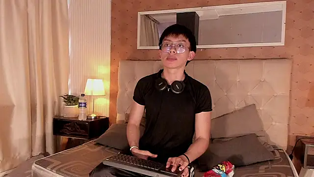 Snapshot of liam_twiink chatting on 12, 11, 2025 liam twiink online show from 12, 11, 2025