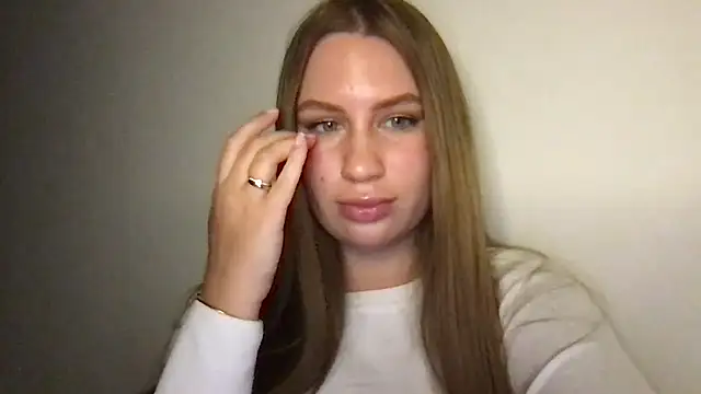 goodgirl2332 online show from 23, 9, 2025