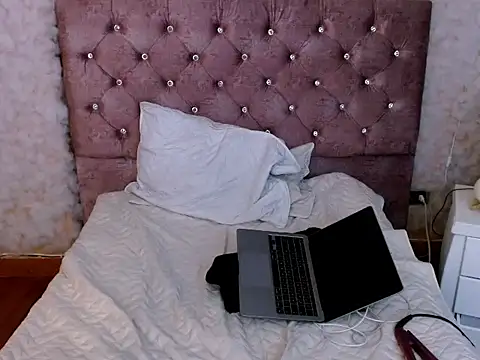 dreams girl online show from 28, 10, 2025