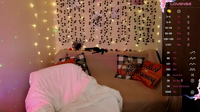 Snapshot of LinaBlossom_ chatting on 29, 10, 2025 LinaBlossom online show from 29, 10, 2025