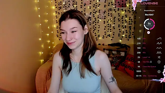 Snapshot of LinaBlossom_ chatting on 2, 11, 2025 LinaBlossom online show from 2, 11, 2025