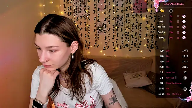 Snapshot of LinaBlossom_ chatting on 6, 11, 2025 LinaBlossom online show from 6, 11, 2025