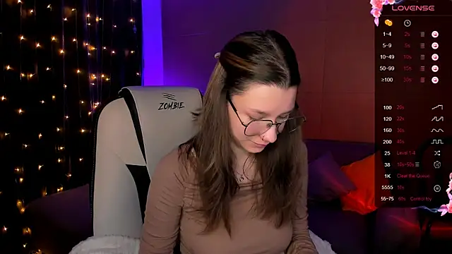 Snapshot of LinaBlossom_ chatting on 13, 11, 2025 LinaBlossom online show from 13, 11, 2025