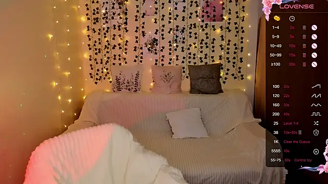 Snapshot of LinaBlossom_ chatting on 23, 11, 2025 LinaBlossom online show from 23, 11, 2025