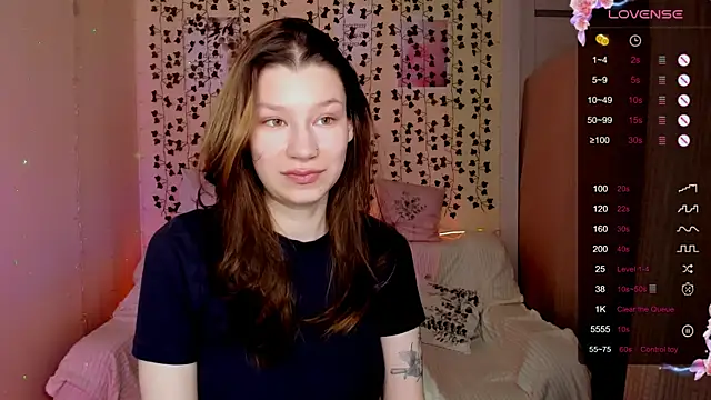 Snapshot of LinaBlossom_ chatting on 4, 12, 2025 LinaBlossom online show from 4, 12, 2025